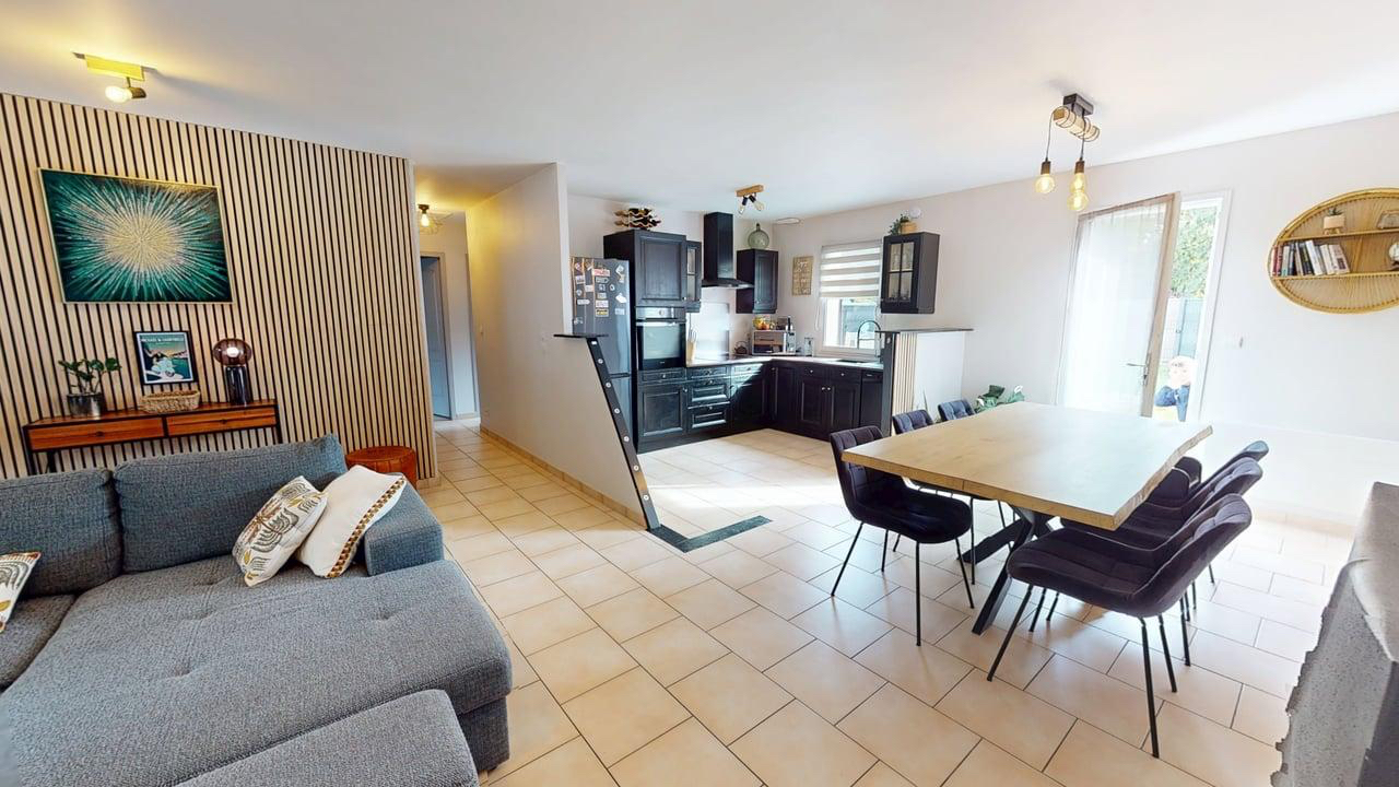 LES MONTILS Maison 4 pièce(s) 5