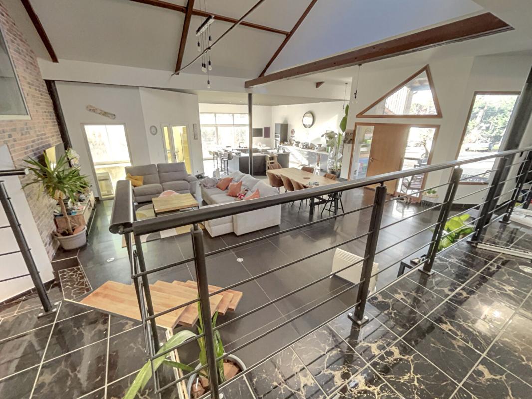 CHAMBOST-LONGESSAIGNE Loft Chambost Longessaigne 9 pièce(s) 1