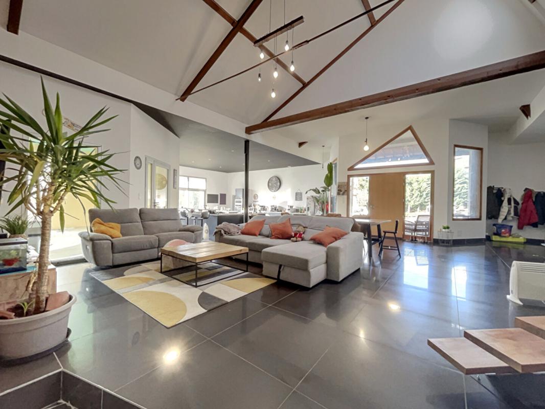 CHAMBOST-LONGESSAIGNE Loft Chambost Longessaigne 9 pièce(s) 2