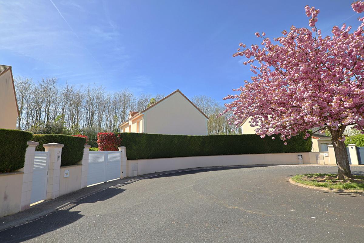 BRIE-COMTE-ROBERT Maison Brie Comte Robert 6 pièce(s) 111 m2 18