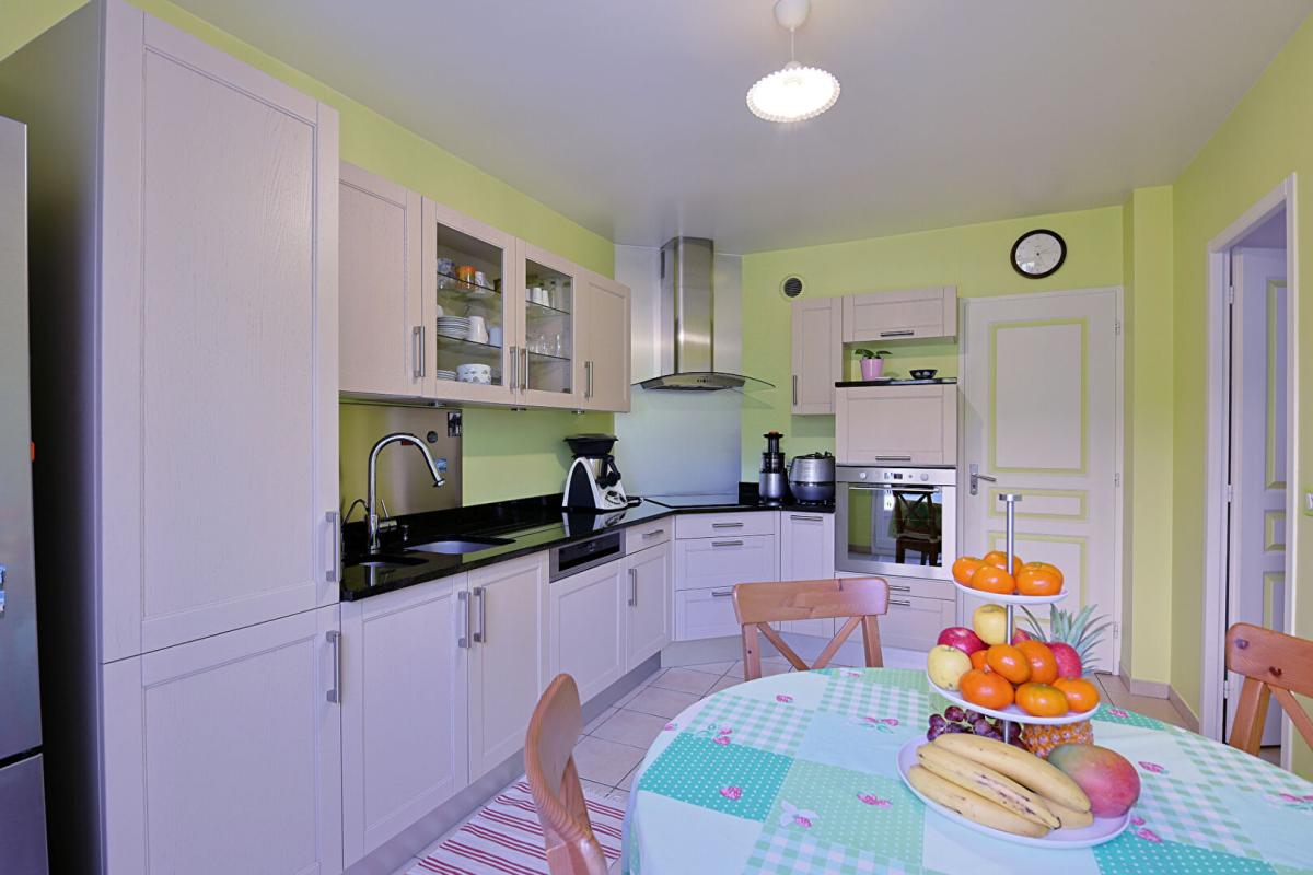 BRIE-COMTE-ROBERT Maison Brie Comte Robert 6 pièce(s) 111 m2 4