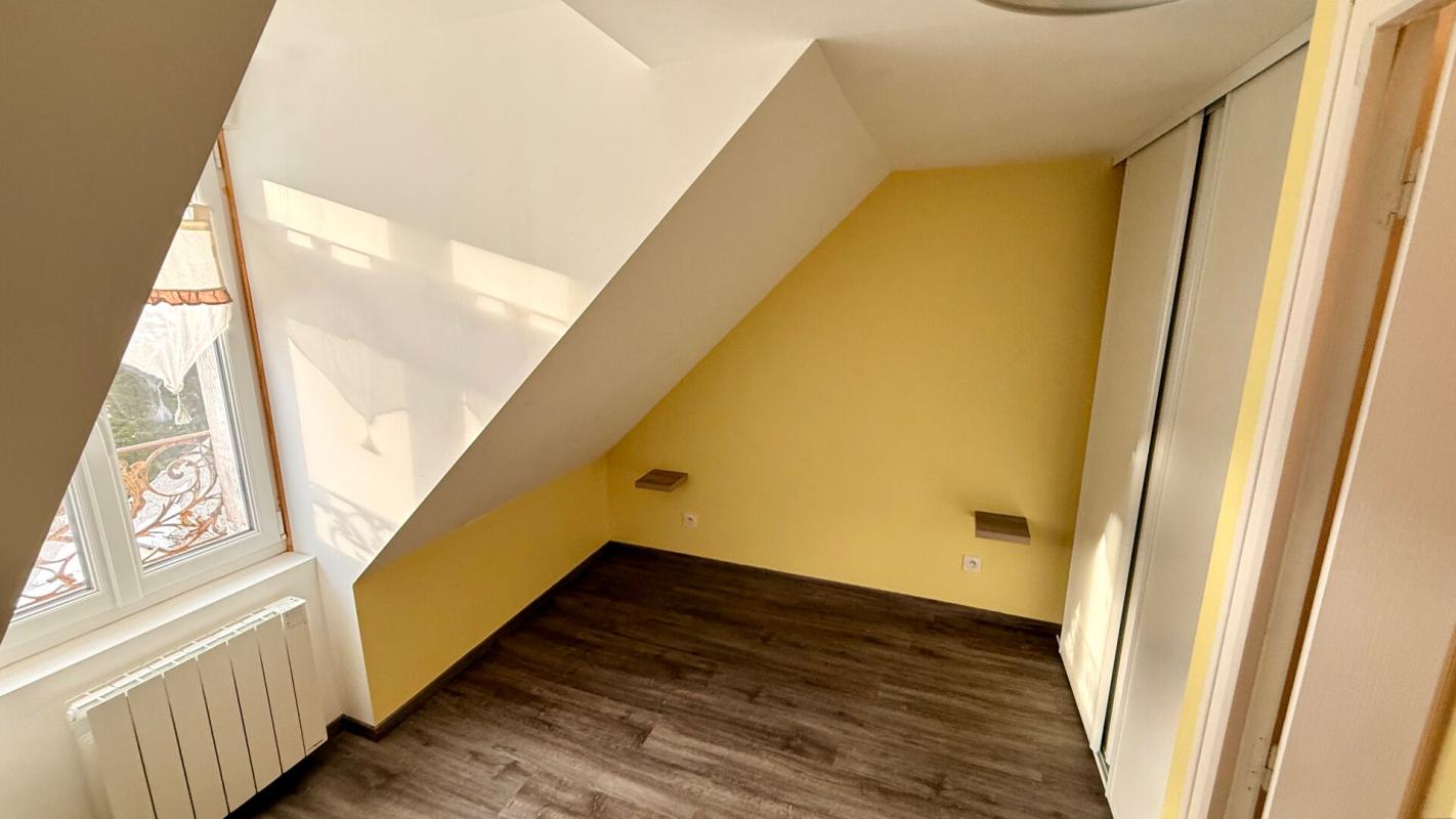 MONT-DORE Maison Mont Dore 7 pièce(s) 93.25 m2 5