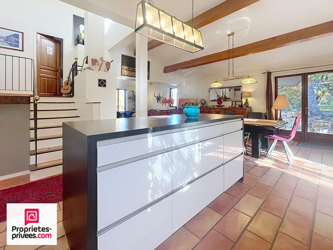 RIANS RIANS VILLA T6 avec piscine sur 13612 m² 8