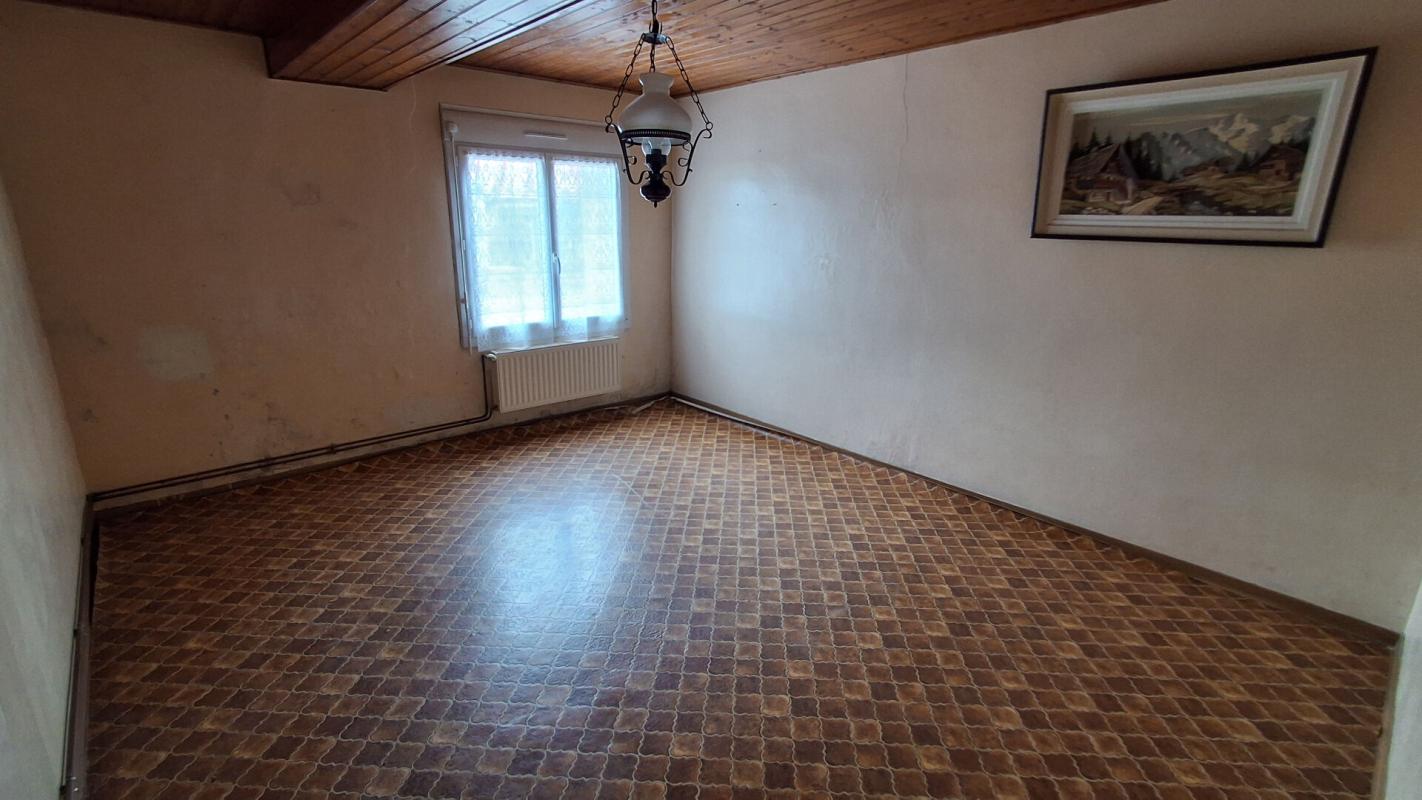 SAINT-VINCENT-SUR-JARD Ensemble immobilier : Maison + grange + 5 hangars + 2 terrains constructibles + dépendances 15