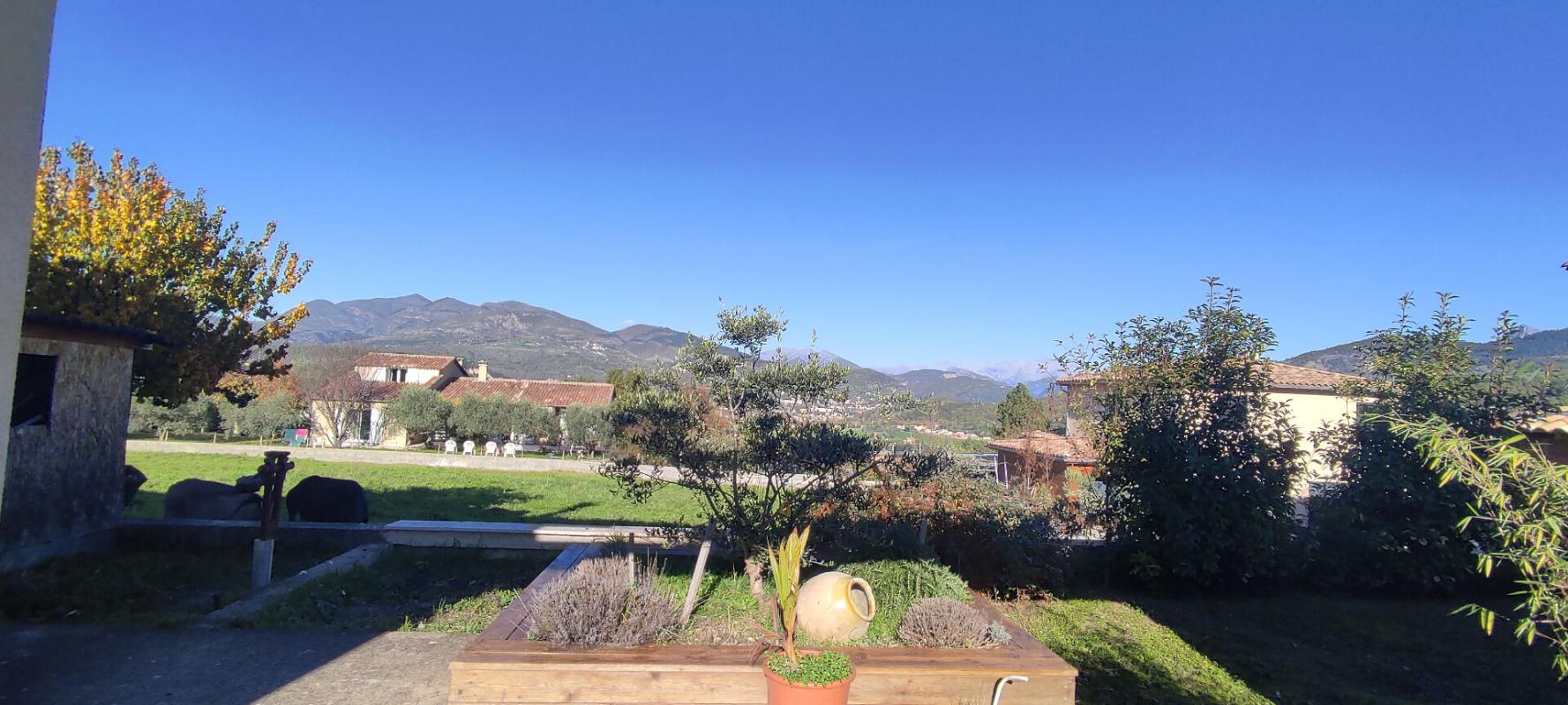 DIGNE-LES-BAINS Maison rénovée en position dominante 16