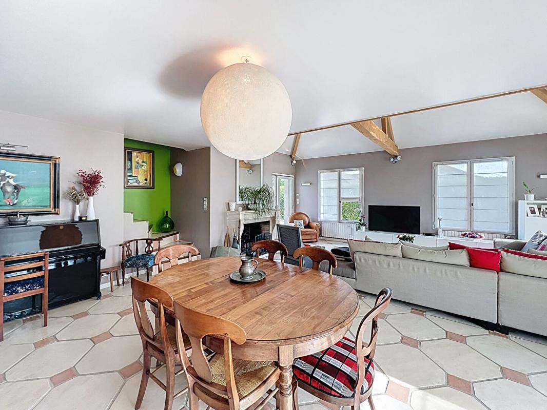 LE PERRAY-EN-YVELINES Maison de plain-pied 4 chambres et 1 bureau sur sous-sol total 3