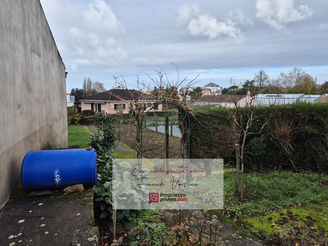 LES HERBIERS A VENDRE  en EXCLUSIVITE aux Herbiers centre ville, maison de 159 m2 avec 4 chambres et 1 bureau sur une parcelle de 835 m2 14