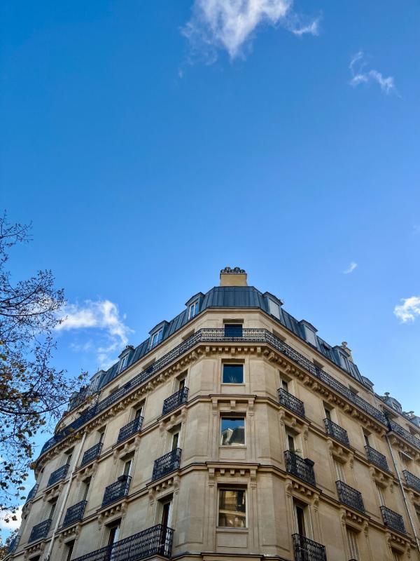 PARIS-17E-ARRONDISSEMENT Comme une suite de palace, un appartement  2 pièces vendu totalement rénové et meublé 11