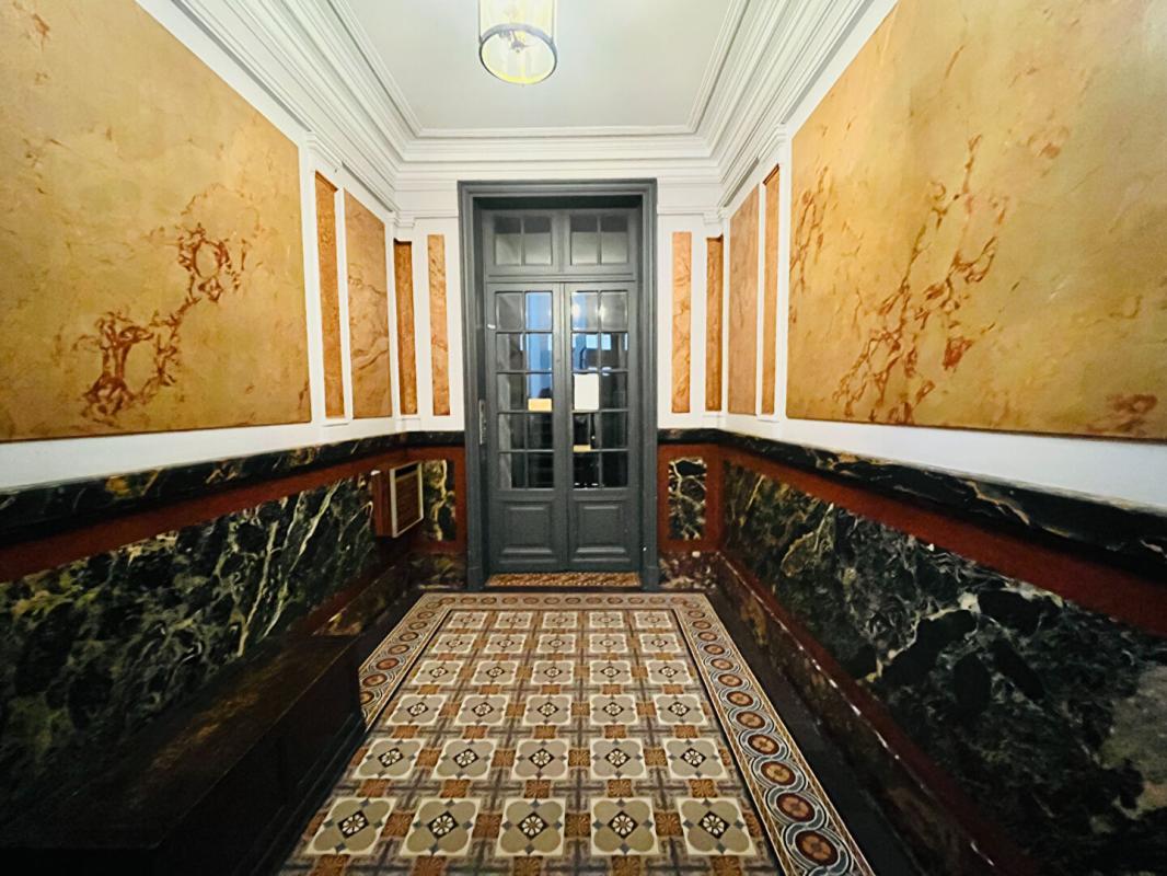 PARIS-17E-ARRONDISSEMENT Comme une suite de palace, un appartement  2 pièces vendu totalement rénové et meublé 13