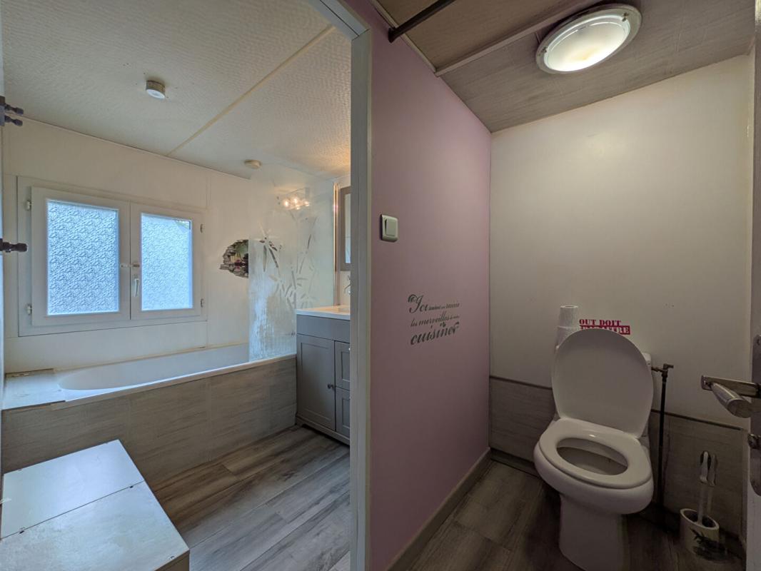 HYERES Terrain Hyeres 300 m2 Non constructible avec électricité solaire, forage et fosse sceptique Habitation légère 12