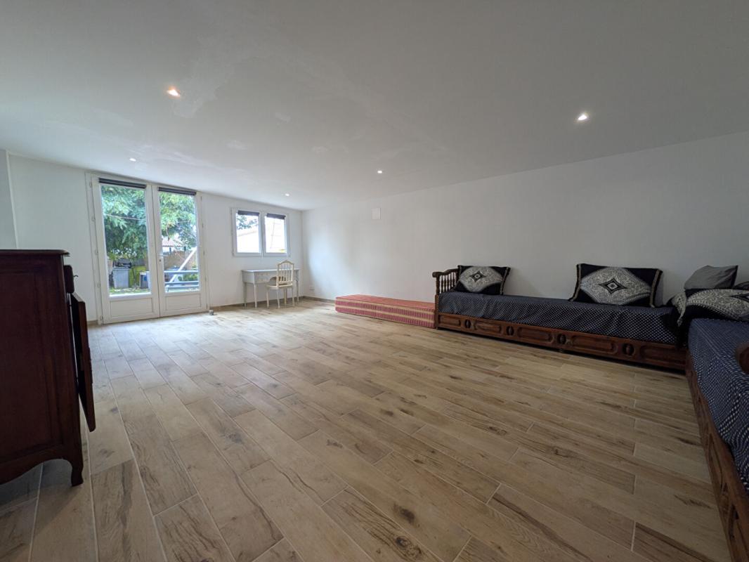 HYERES Terrain Hyeres 300 m2 Non constructible avec électricité solaire, forage et fosse sceptique Habitation légère 6