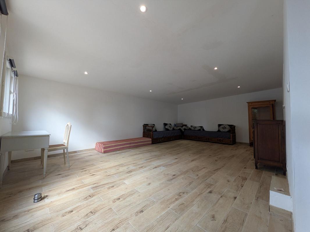 HYERES Terrain Hyeres 300 m2 Non constructible avec électricité solaire, forage et fosse sceptique Habitation légère 8