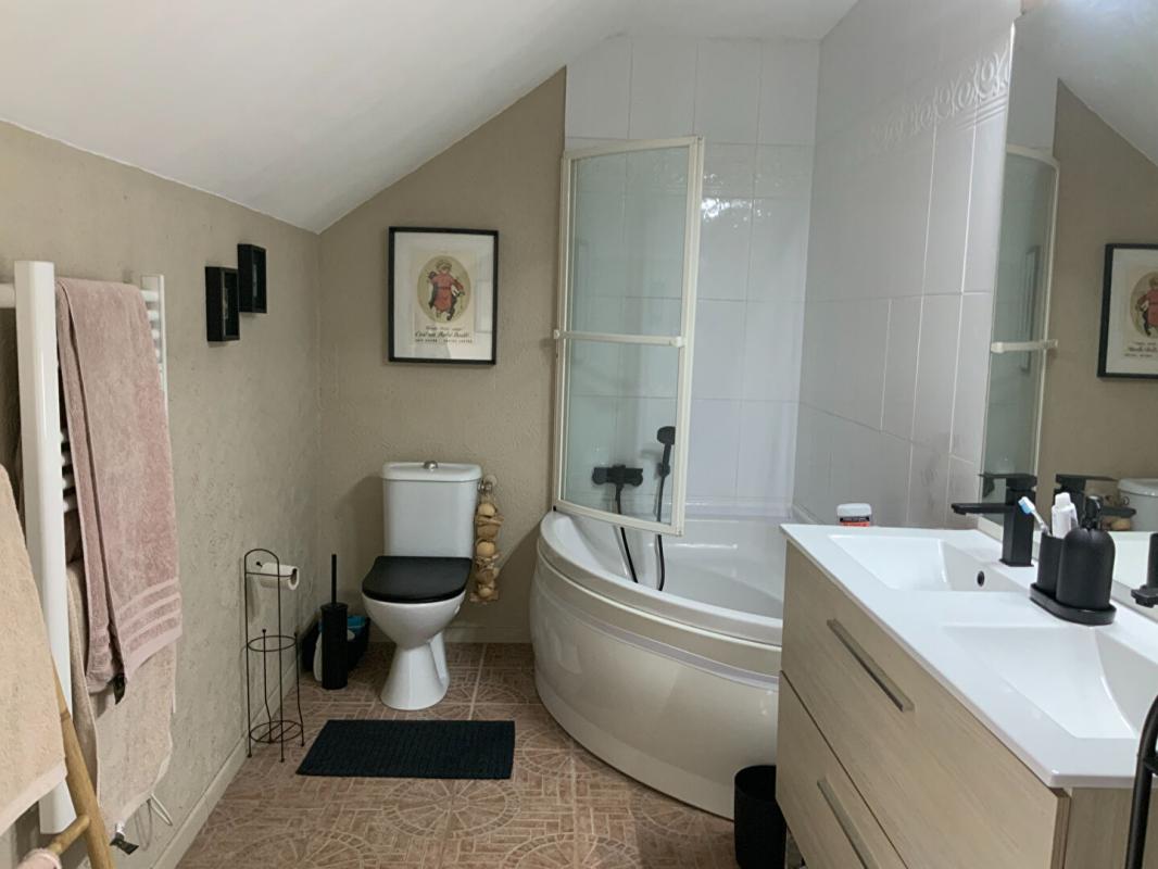 LA GRANDE-PAROISSE Charmante longère familiale rénovée 18