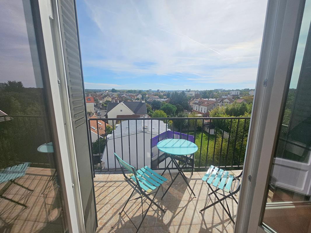 SAINT-MAUR-DES-FOSSES Studio lumineux de 27 m² avec balcon et vue  panoramique -Dernier étage à Saint-Maur-des-Fossés 1