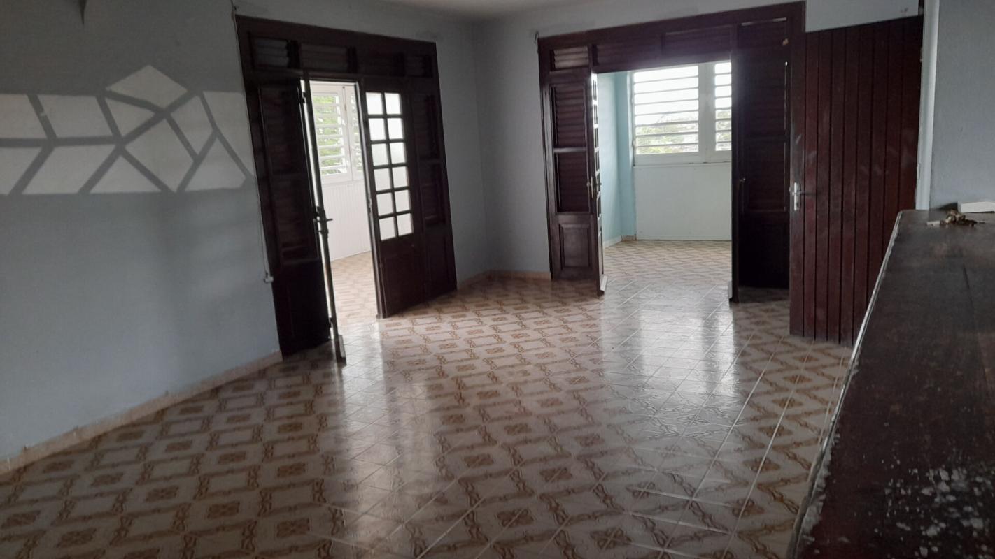 FORT-DE-FRANCE ensemble immobilier a vendre rte de l entraide 5