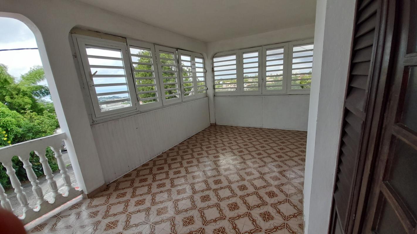 FORT-DE-FRANCE ensemble immobilier a vendre rte de l entraide 6