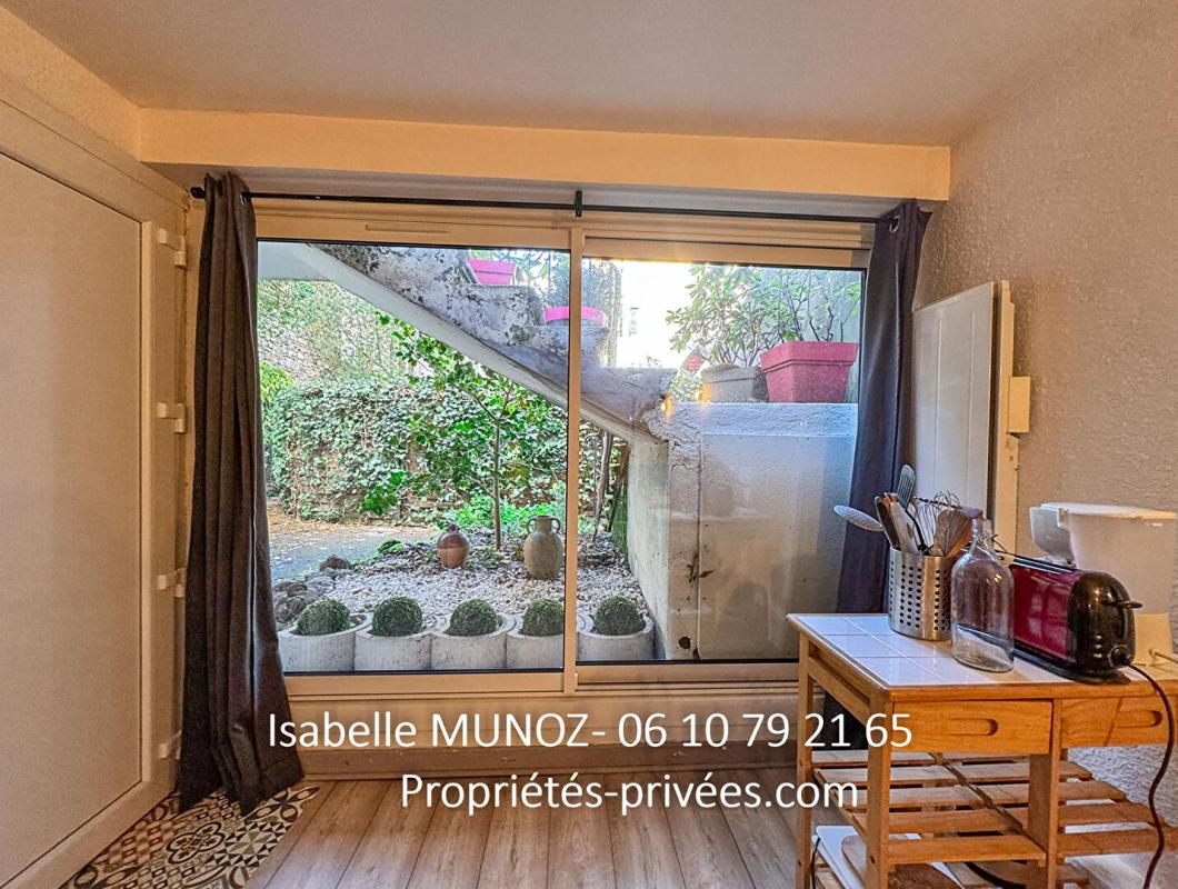 CHAMALIERES Studio Chamalières, environ 24m2 rénové et meublé 13