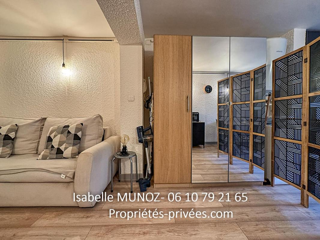 CHAMALIERES Studio Chamalières, environ 24m2 rénové et meublé 17