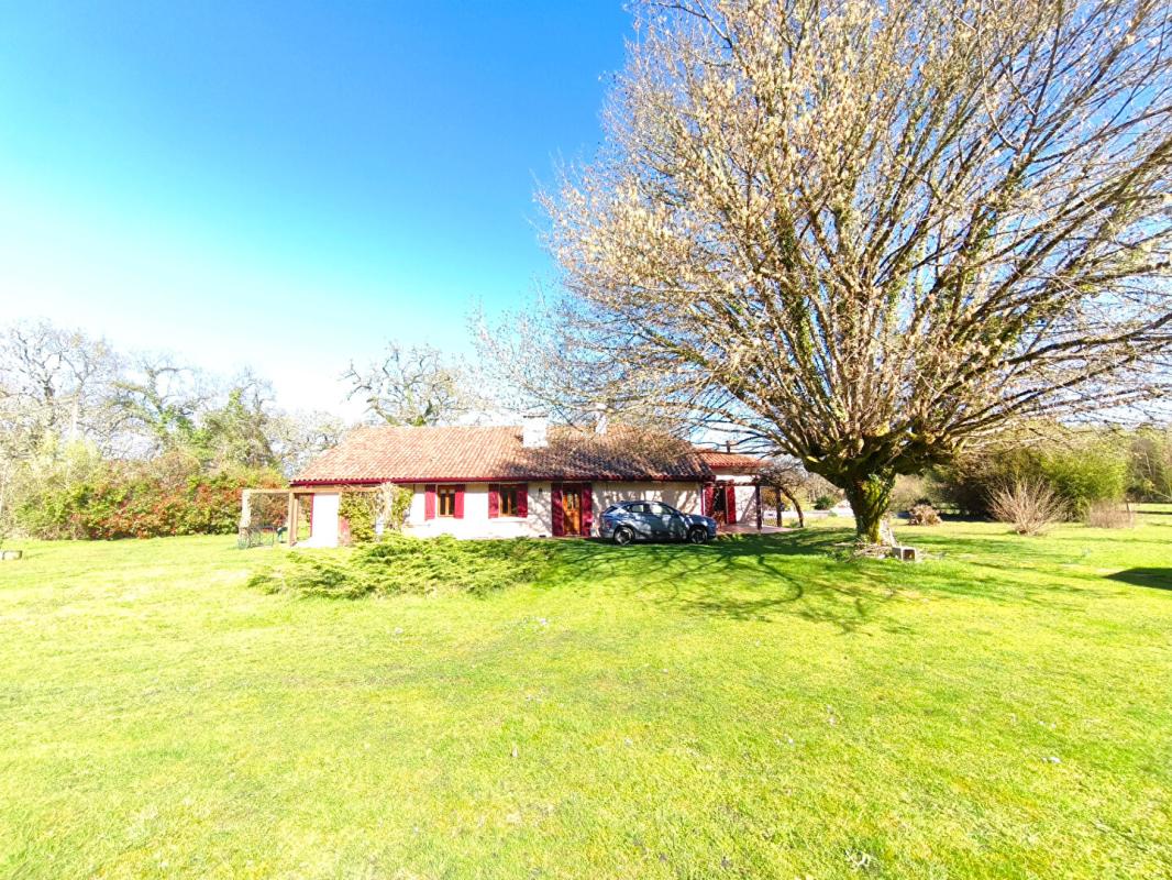 LUGLON Propriété avec étang, piscine et dépendances 5