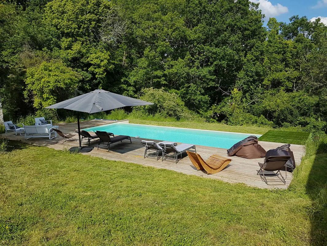 FLEURAC PERIGORD NOIR: Logis, Bergerie, Granges, Piscine à débordement, au milieu de 12ha 18