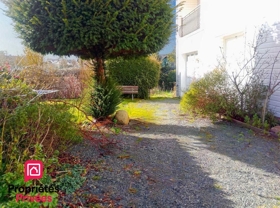 SAINT-BRIEUC Saint Brieuc - Maison meublée 6 pièces - Terrain constructible 18