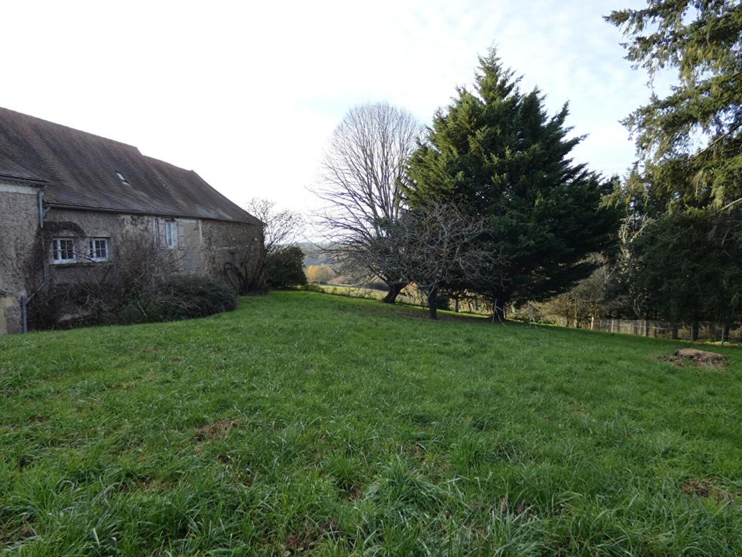 CHATRES Maison 122 m2 habitables / 2 granges / étable / terrain 3316m² 18