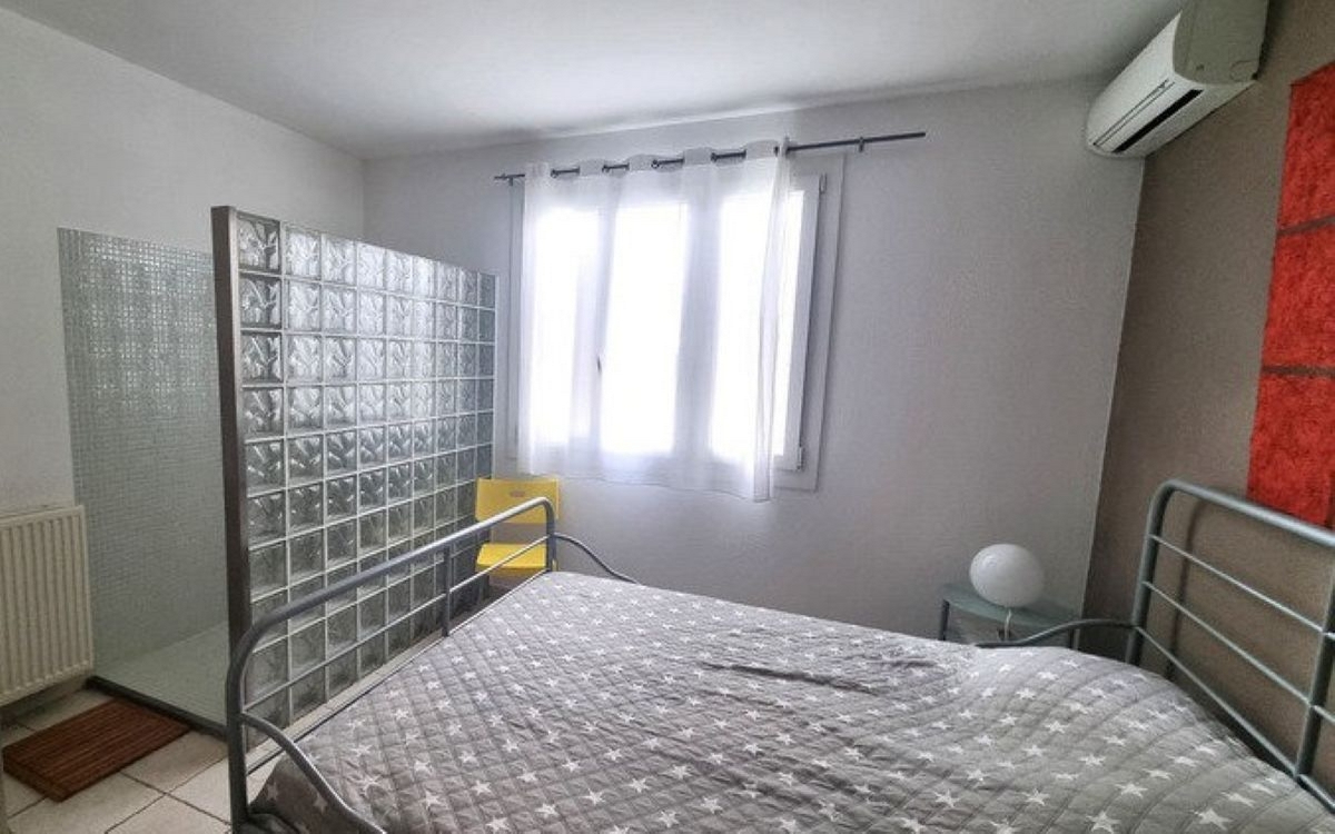 BARJAC Maison 163 m² de plain-pied avec piscine , proche de Barjac-Centre 12