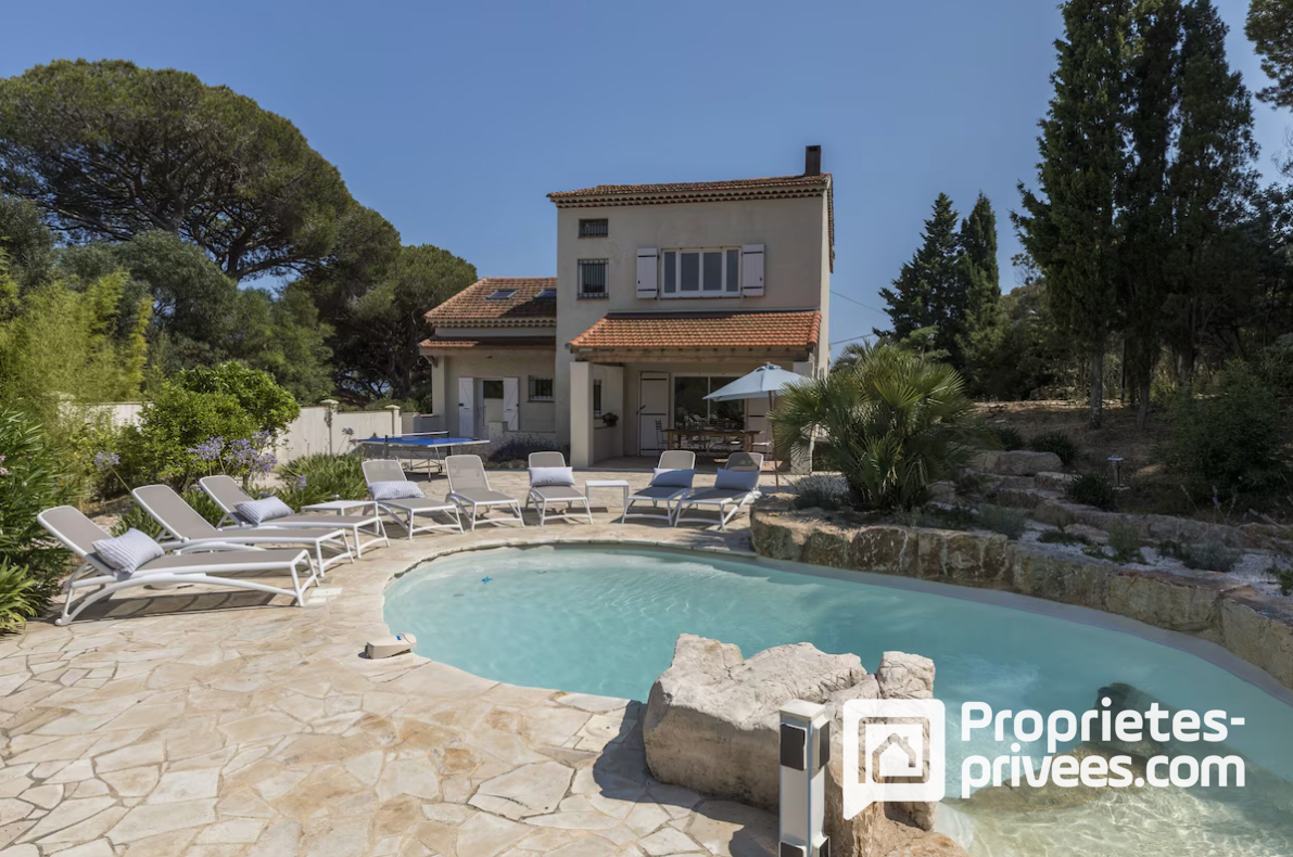 SAINTE-MAXIME Villa avec jardin, garage, piscine et dépendance à Sainte Maxime 1