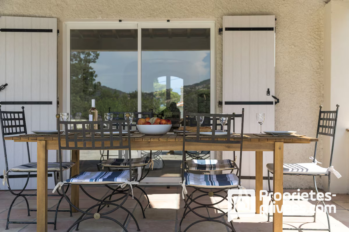 SAINTE-MAXIME Villa avec jardin, garage, piscine et dépendance à Sainte Maxime 12