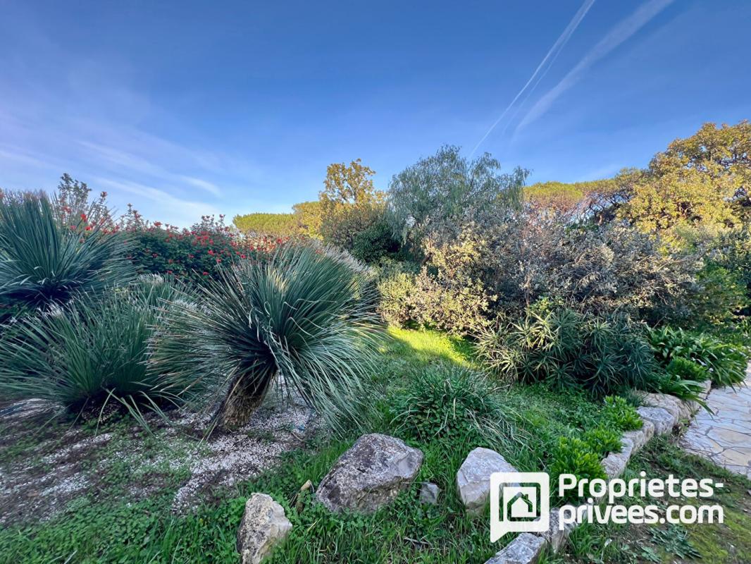 SAINTE-MAXIME Villa avec jardin, garage, piscine et dépendance à Sainte Maxime 15