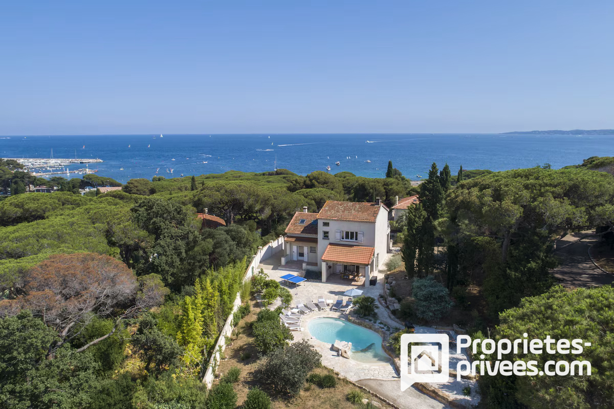 SAINTE-MAXIME Villa avec jardin, garage, piscine et dépendance à Sainte Maxime 2