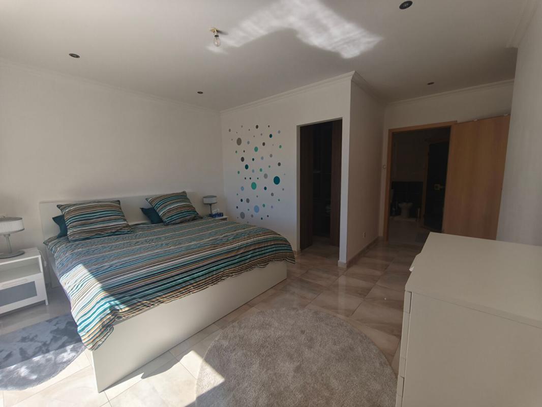 NIMES Villa d'exception dans le secteur Nîmes, 198m², jardin, piscine, spa 10