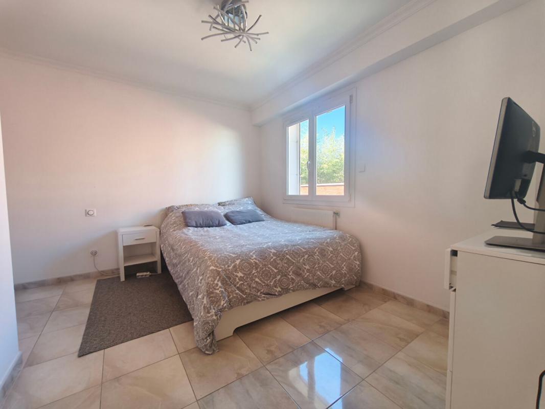NIMES Villa d'exception dans le secteur Nîmes, 198m², jardin, piscine, spa 12