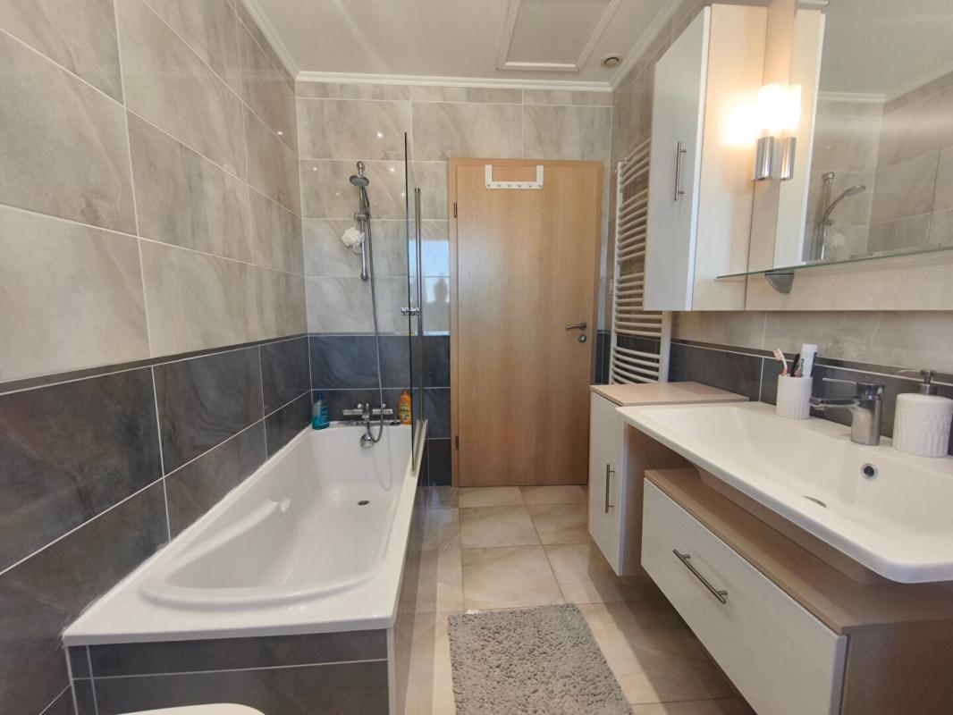 NIMES Villa d'exception dans le secteur Nîmes, 198m², jardin, piscine, spa 15