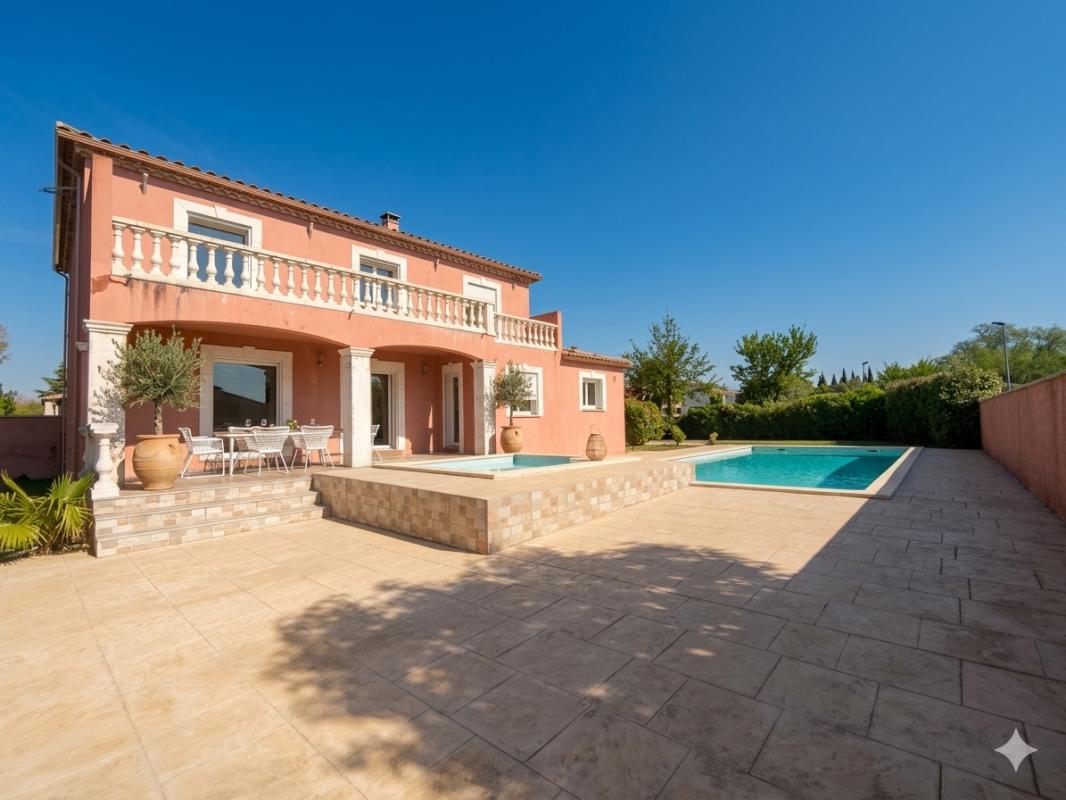 NIMES Villa d'exception dans le secteur Nîmes, 198m², jardin, piscine, spa 2