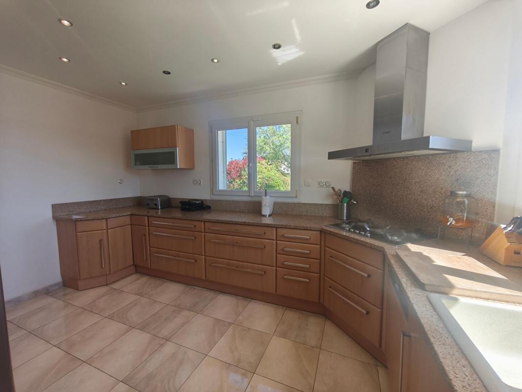 NIMES Villa d'exception dans le secteur Nîmes, 198m², jardin, piscine, spa 7