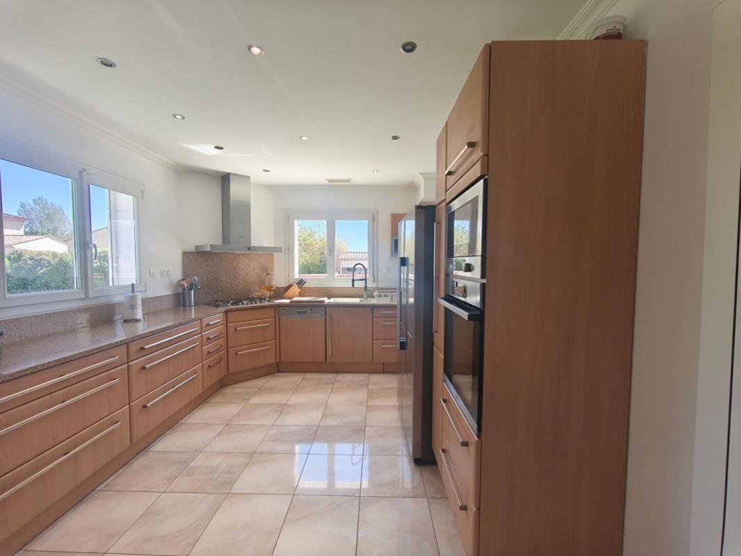 NIMES Villa d'exception dans le secteur Nîmes, 198m², jardin, piscine, spa 8