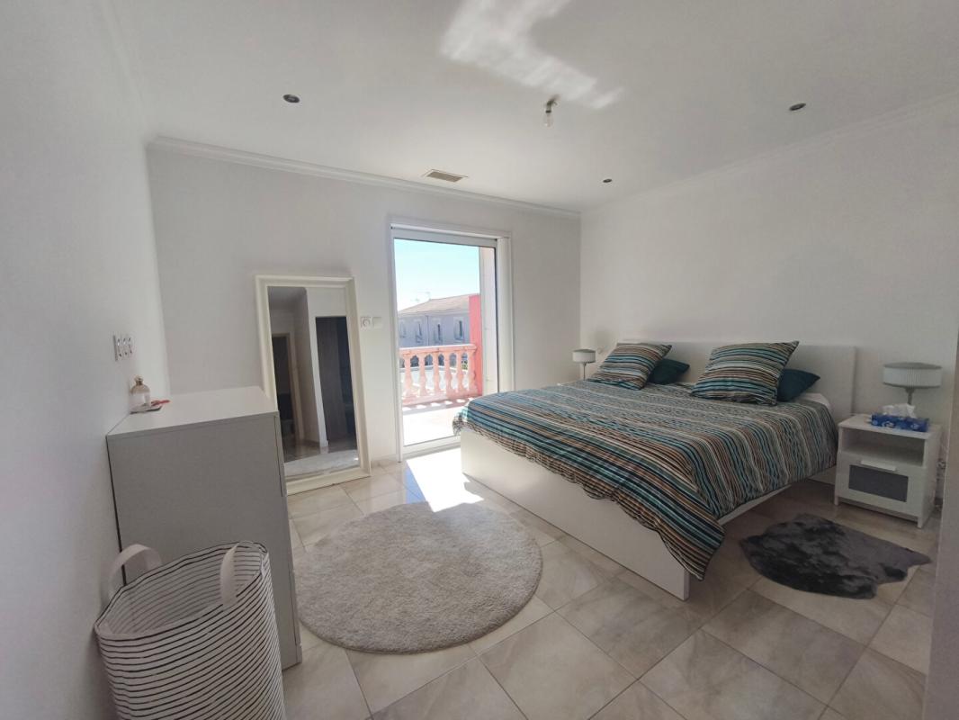 NIMES Villa d'exception dans le secteur Nîmes, 198m², jardin, piscine, spa 9