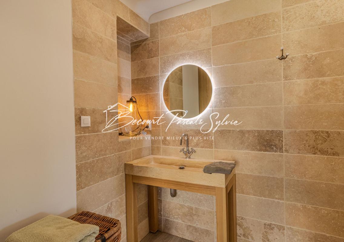 CARPENTRAS A VOIR ! : Villa 160 m2 + T2 indépendant 50m2 env. et piscine 12