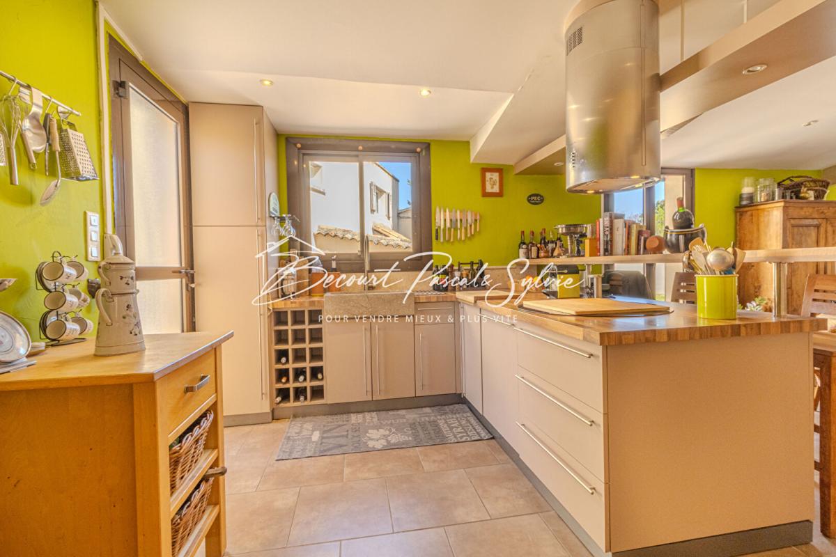 CARPENTRAS A VOIR ! : Villa 160 m2 + T2 indépendant 50m2 env. et piscine 13