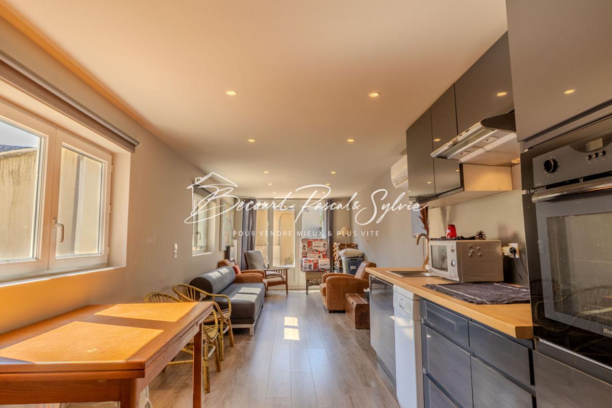 CARPENTRAS A VOIR ! : Villa 160 m2 + T2 indépendant 50m2 env. et piscine 15