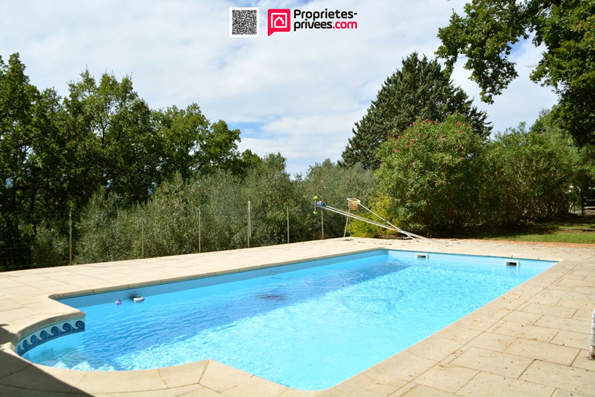 LE CANNET-DES-MAURES Maison Le Cannet Des Maures 6 pièce(s) 160 m2 13