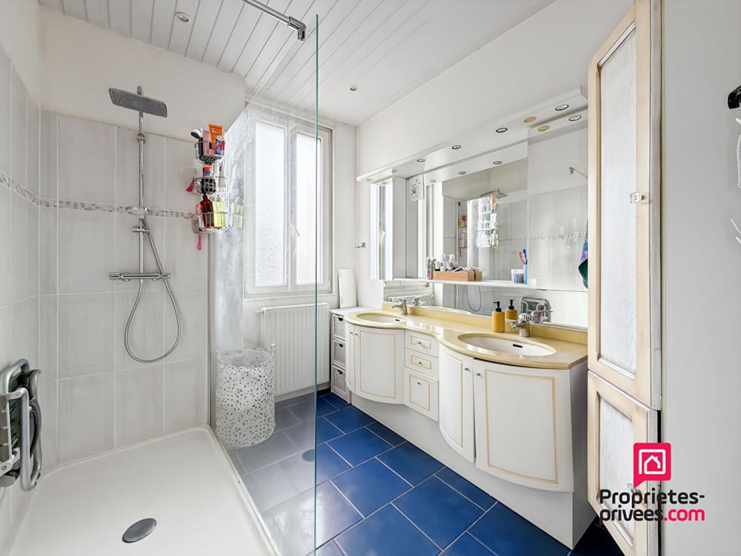 AVALLON Propriété AVALLON CENTRE 15