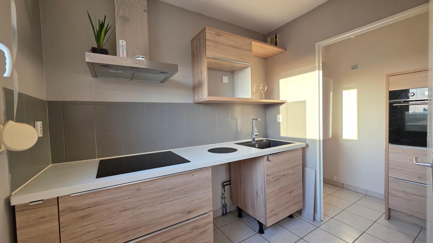 BOURGES BOURGES APPARTEMENT 2 PIECES 48.35 m2 BALCON PARKING 1