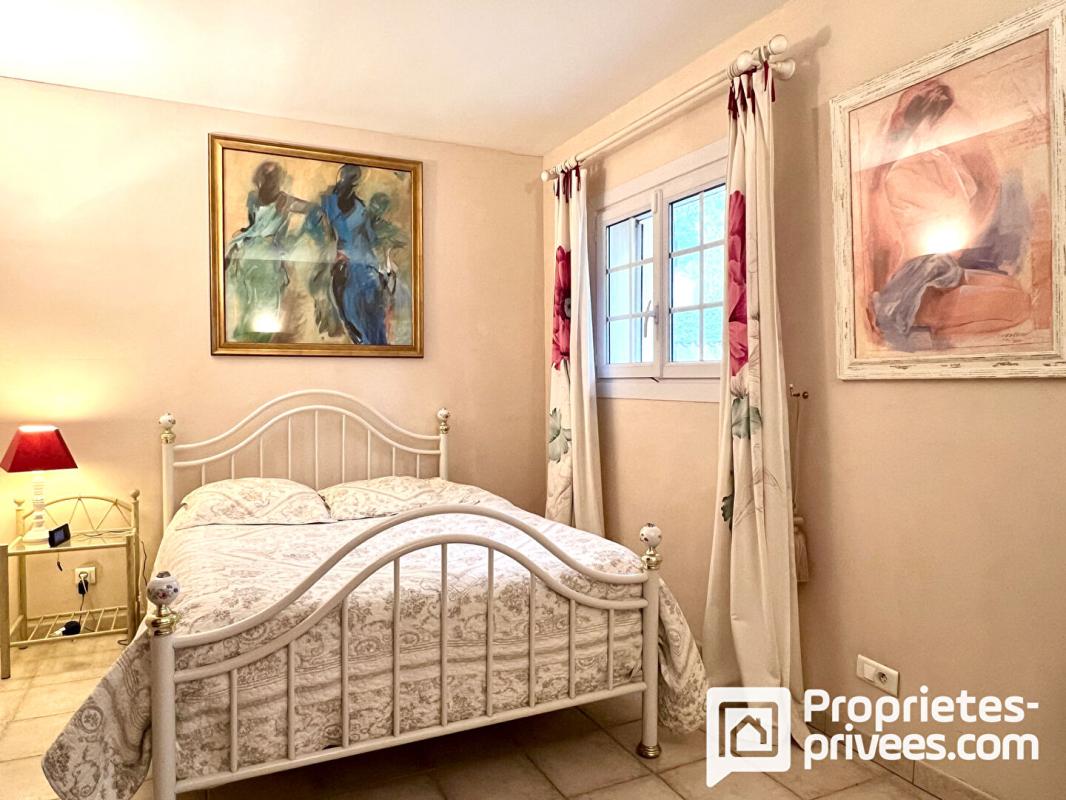 FAYENCE Maison de caractère avec piscine et dépendances sur terrain arboré 7 pièce(s) 230 m2 13