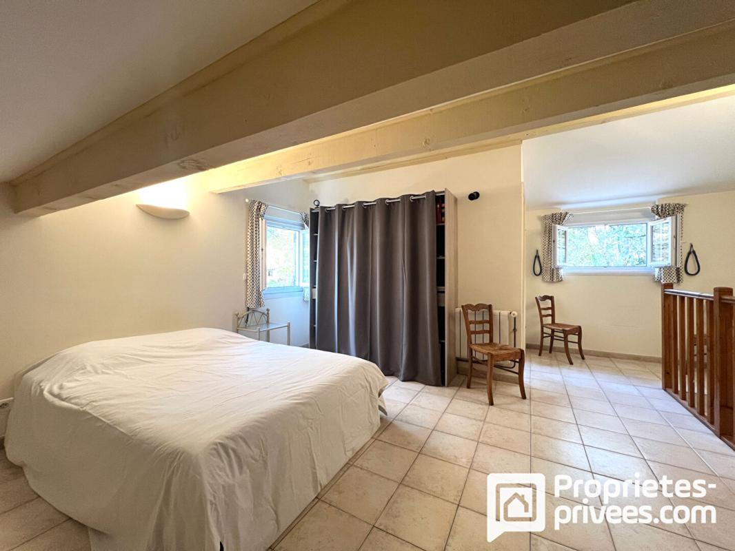 FAYENCE Maison de caractère avec piscine et dépendances sur terrain arboré 7 pièce(s) 230 m2 14