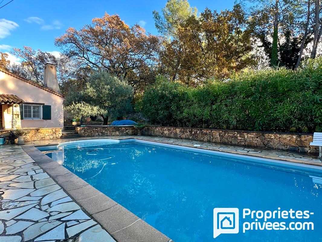 FAYENCE Maison de caractère avec piscine et dépendances sur terrain arboré 7 pièce(s) 230 m2 15