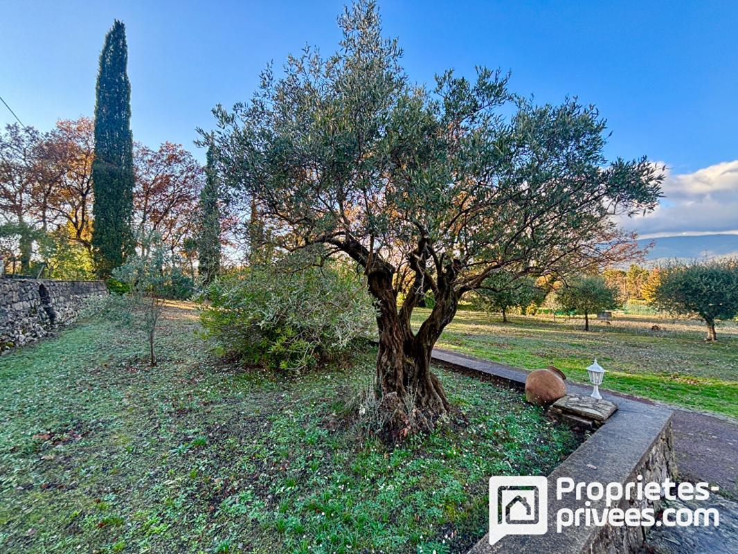 FAYENCE Maison de caractère avec piscine et dépendances sur terrain arboré 7 pièce(s) 230 m2 5