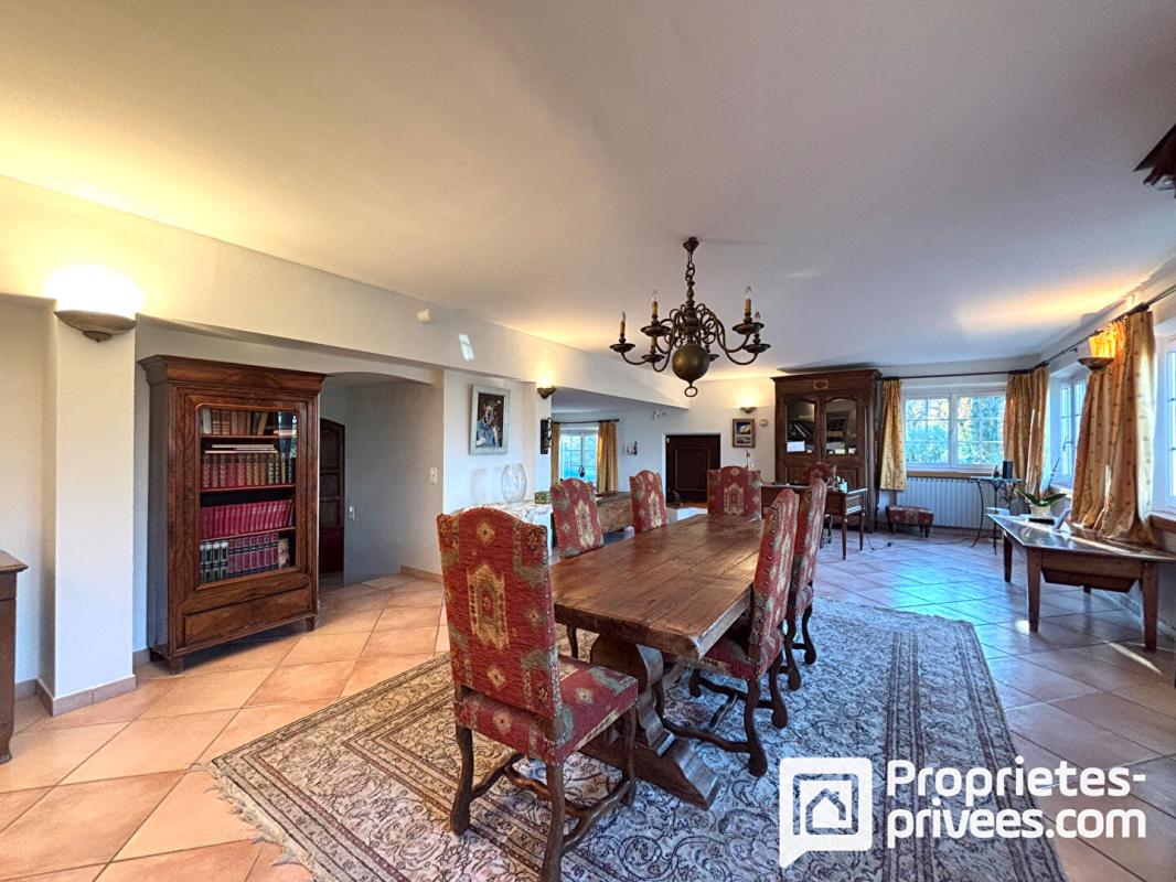 FAYENCE Maison de caractère avec piscine et dépendances sur terrain arboré 7 pièce(s) 230 m2 6