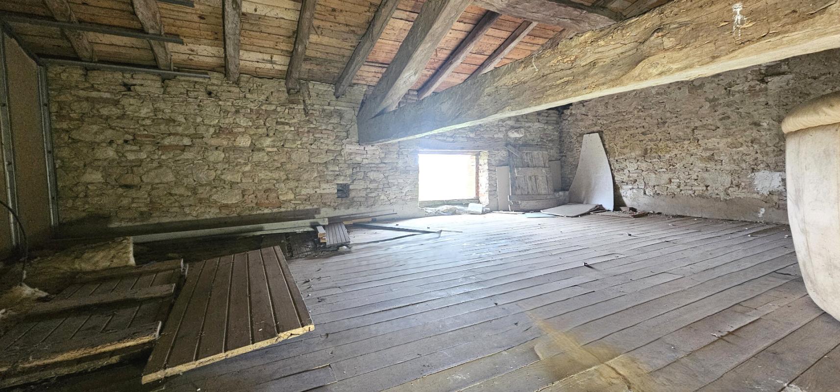 SAINT-GERMIER Ferme à rénover intégralement de 126 m2, 5 chambres 31290 Saint Germier. Proche de Villefranche de Lauragais 15